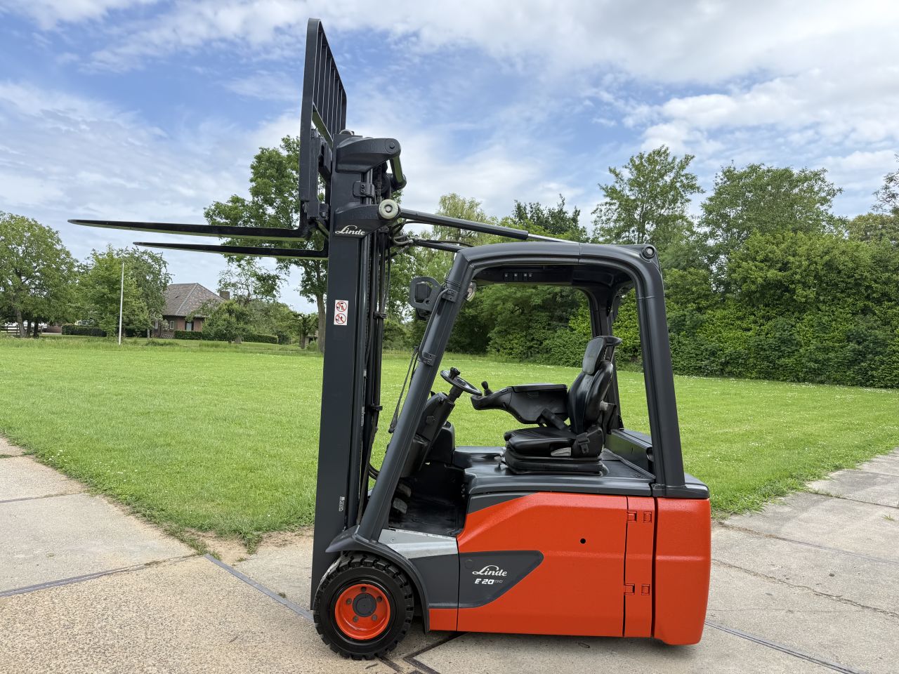 Linde E20 triplo 5.5M Sideshift accu 2024 | 5300 uur | BJ2019