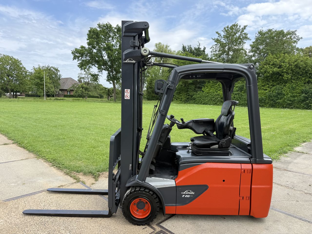 Linde E20 triplo 5.5M Sideshift accu 2024 | 5300 uur | BJ2019