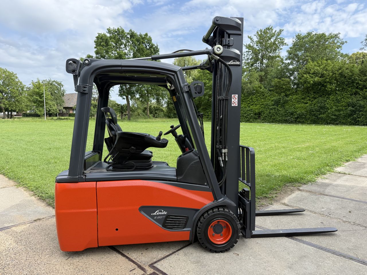 Linde E20 triplo 5.5M Sideshift accu 2024 | 5300 uur | BJ2019