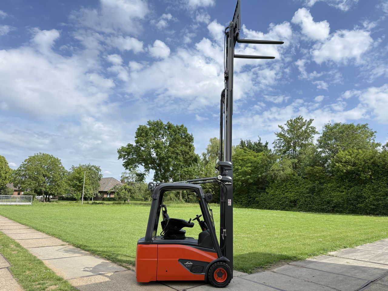 Linde E20 triplo 5.5M Sideshift accu 2024 | 5300 uur | BJ2019