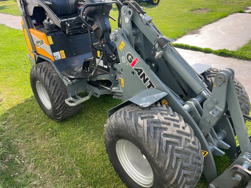 Giant G2500HD Xtra kniklader 2022