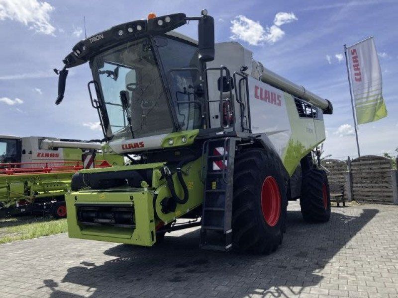 Claas TRION 750