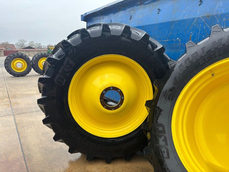 BKT Radsatz 540/65 R30 + 620/70 R42