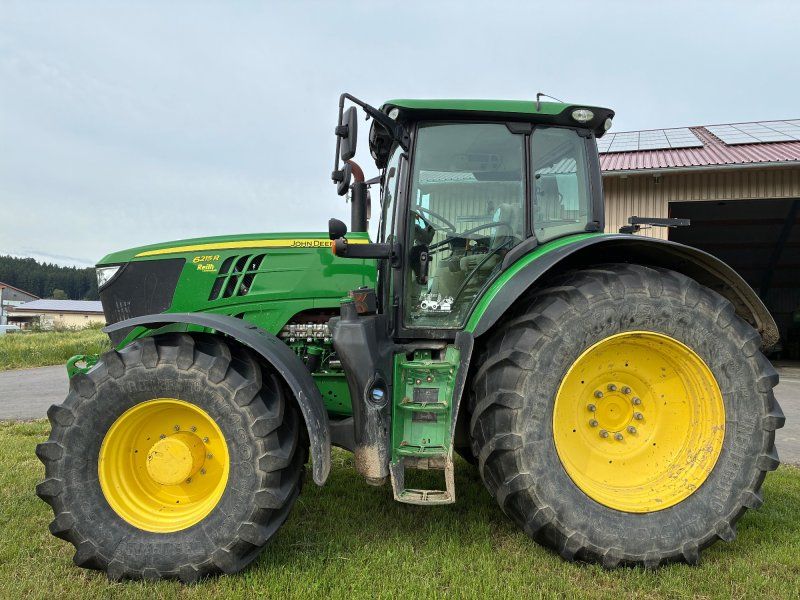 John Deere 6215R
