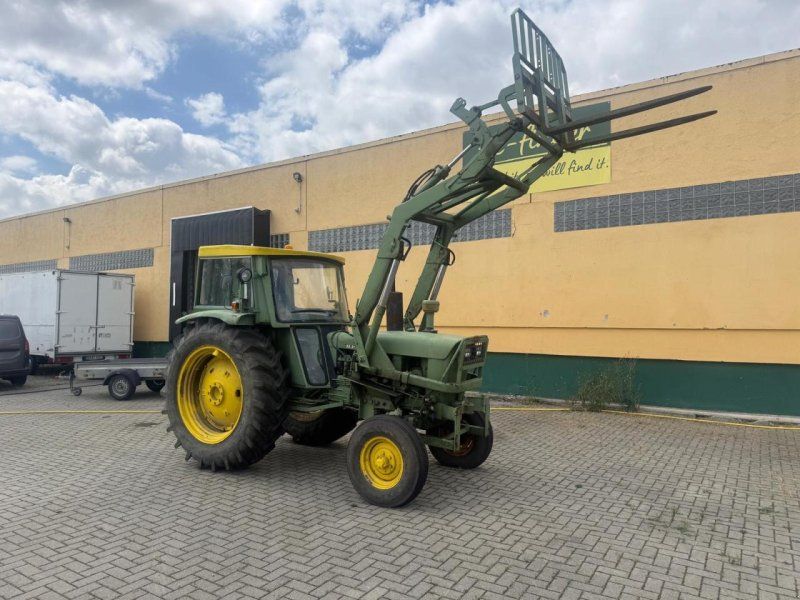 John Deere 2120