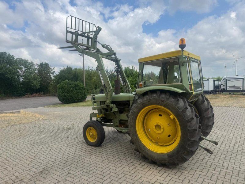 John Deere 2120