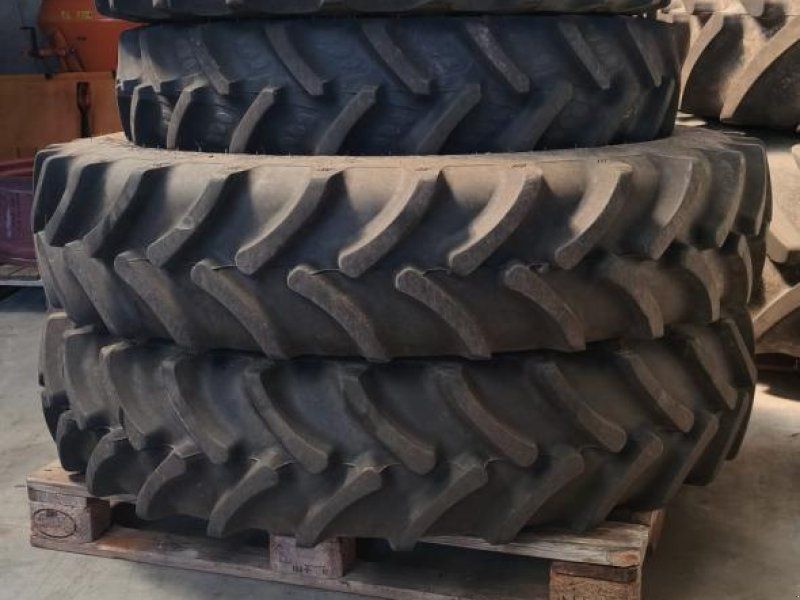 BKT R 250/85R28