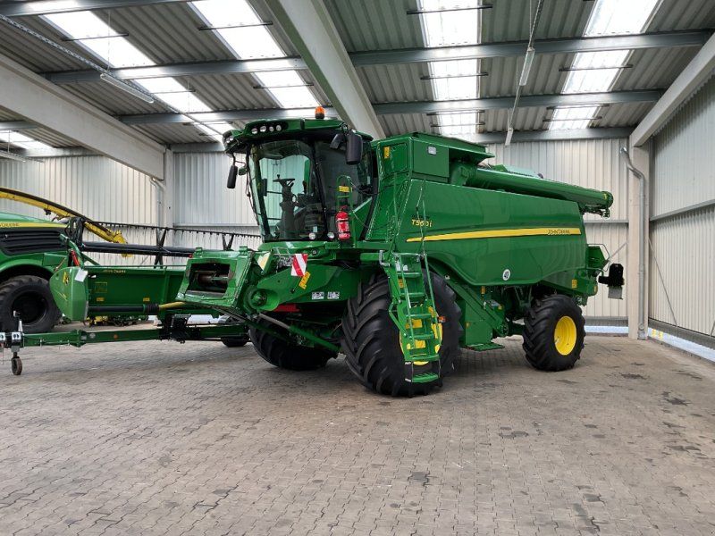 John Deere T560