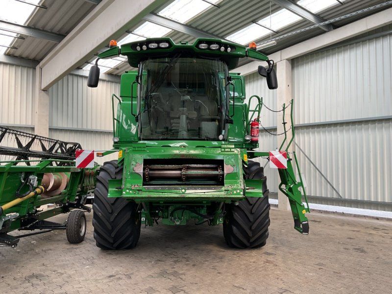 John Deere T560