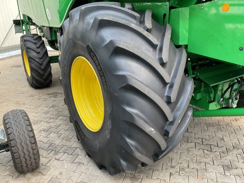 John Deere T560