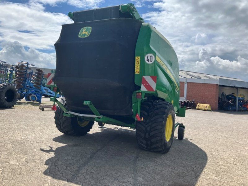 John Deere V461R