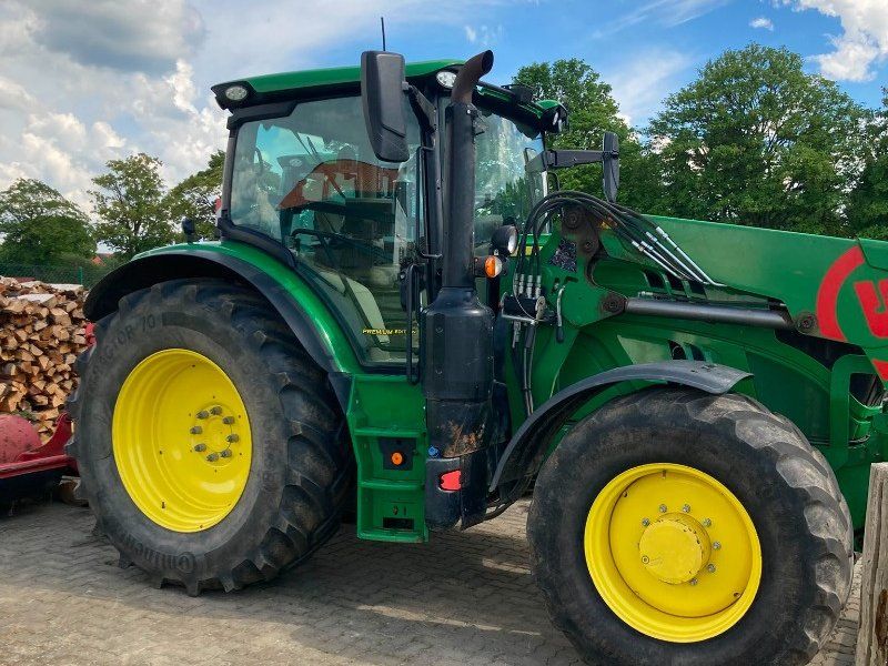 John Deere 6135R