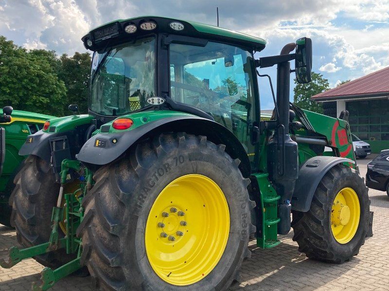 John Deere 6135R