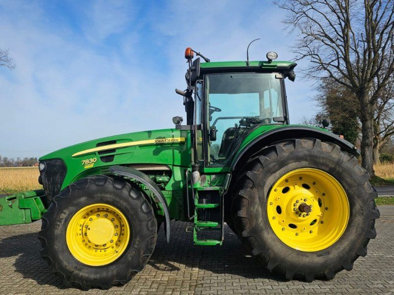 John Deere 7830