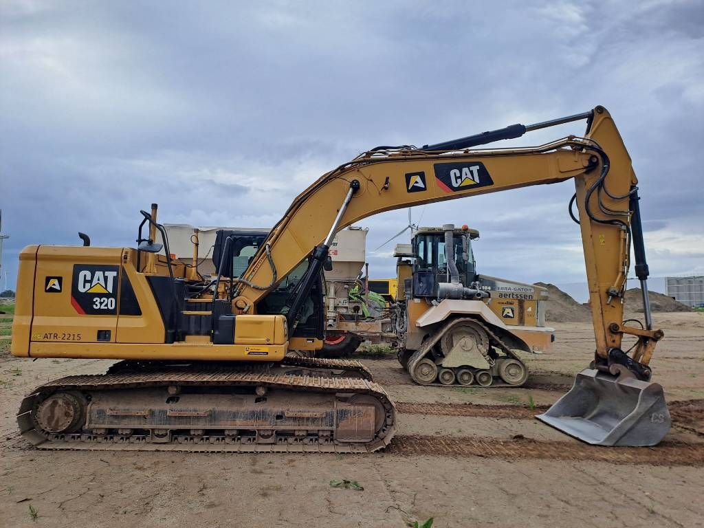 CAT 320