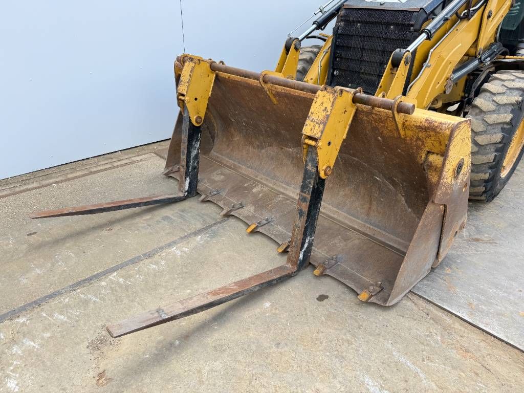 CAT 427F2 - Telescopic / 6/1 Bucket + Forks + Hammer