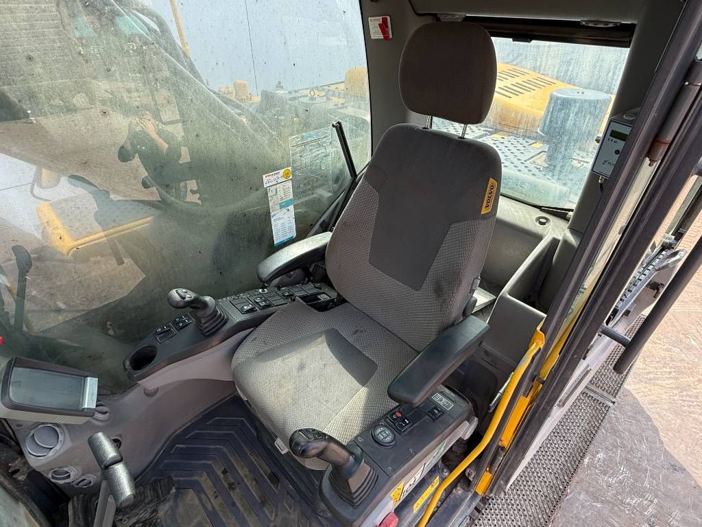 Volvo EC290EL - Quick Coupler / Hammer Lines / Auto Lube