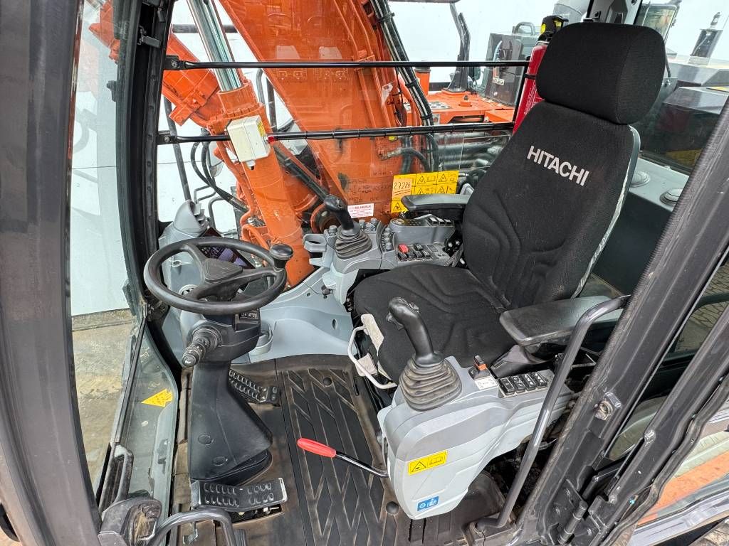 Hitachi ZX150W-7 - Blade / Triple Boom / Auto Greasing