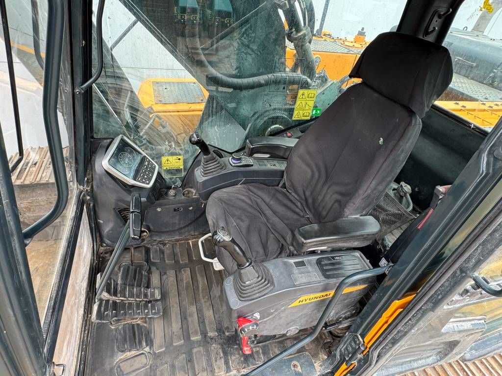 Hyundai HX380AL - Hammer Lines / Quick Coupler