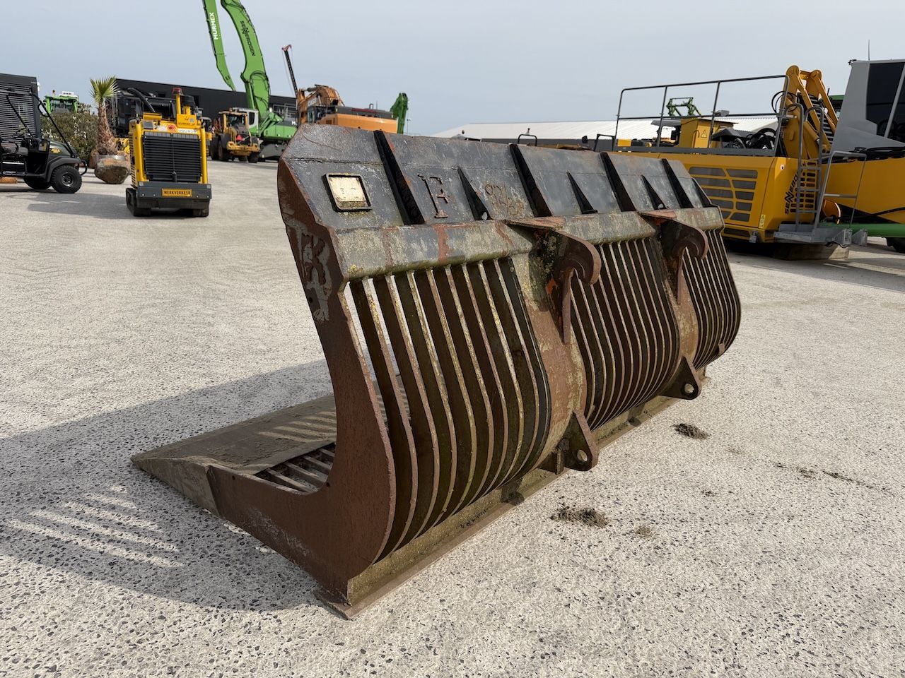 Volvo Puinbak 280cm 2500ltr Volvo aansl