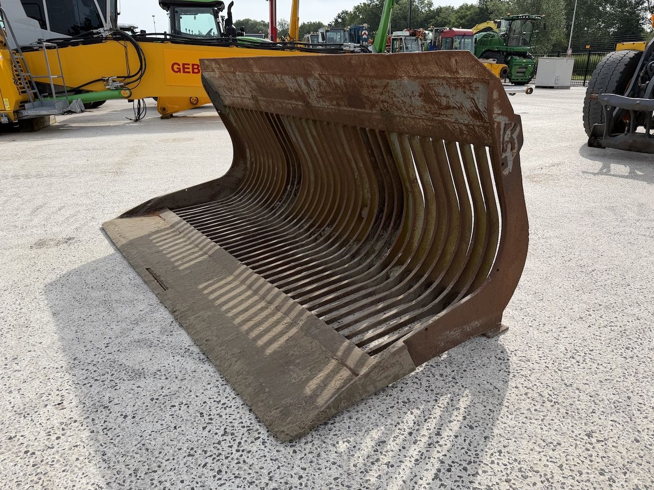 Volvo Puinbak 280cm 2500ltr Volvo aansl