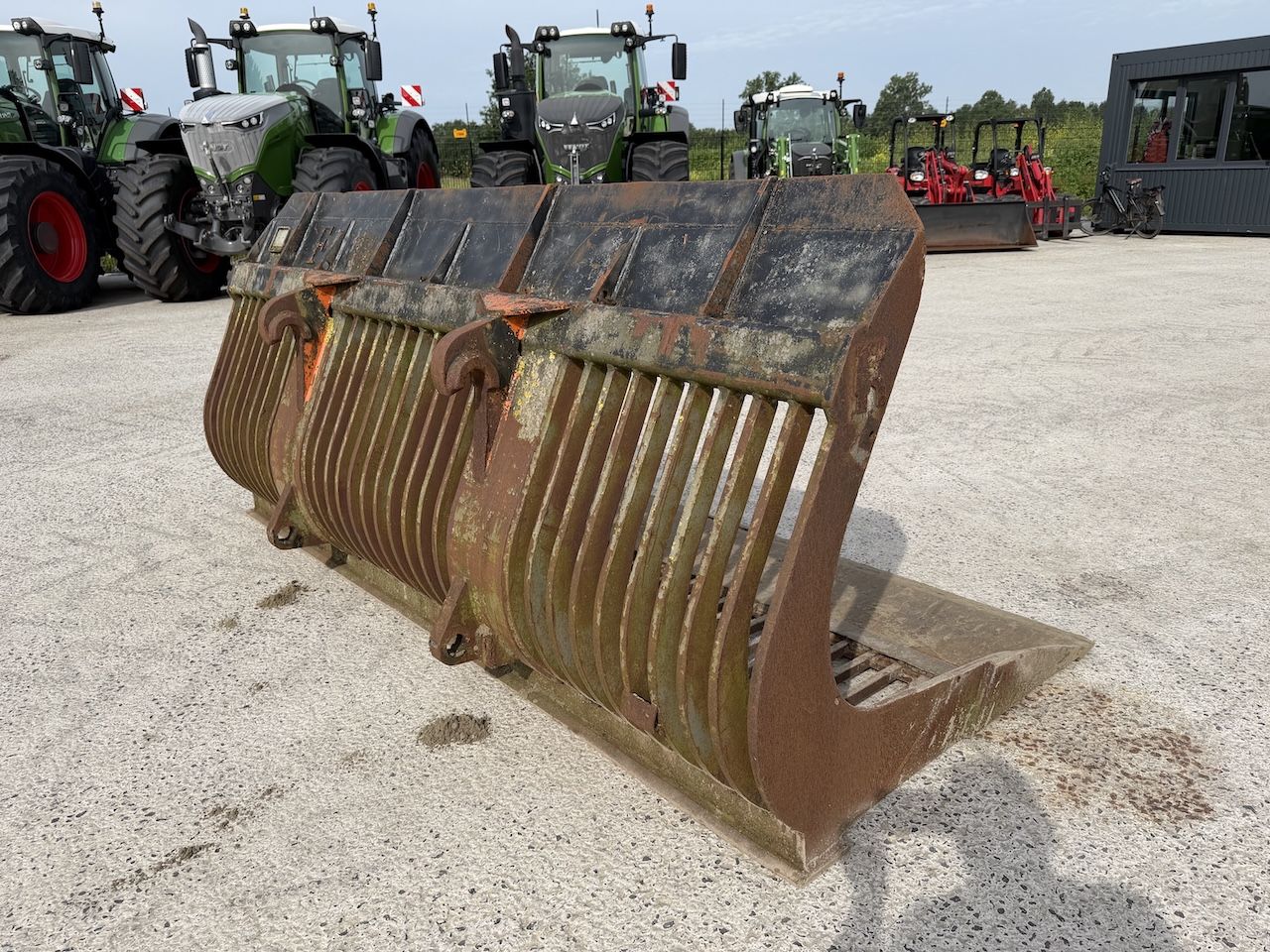 Volvo Puinbak 280cm 2500ltr Volvo aansl