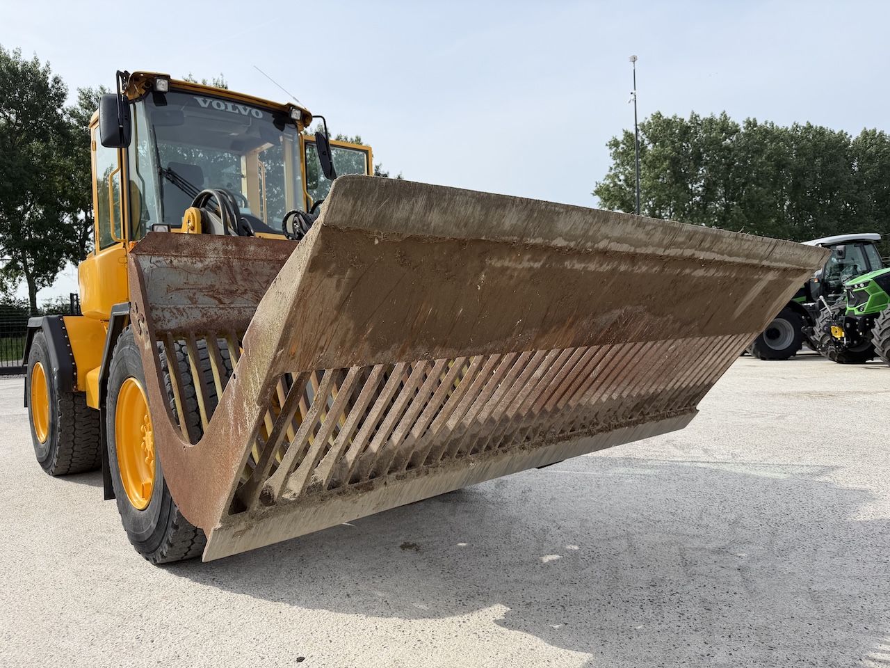 Volvo Puinbak 280cm 2500ltr Volvo aansl