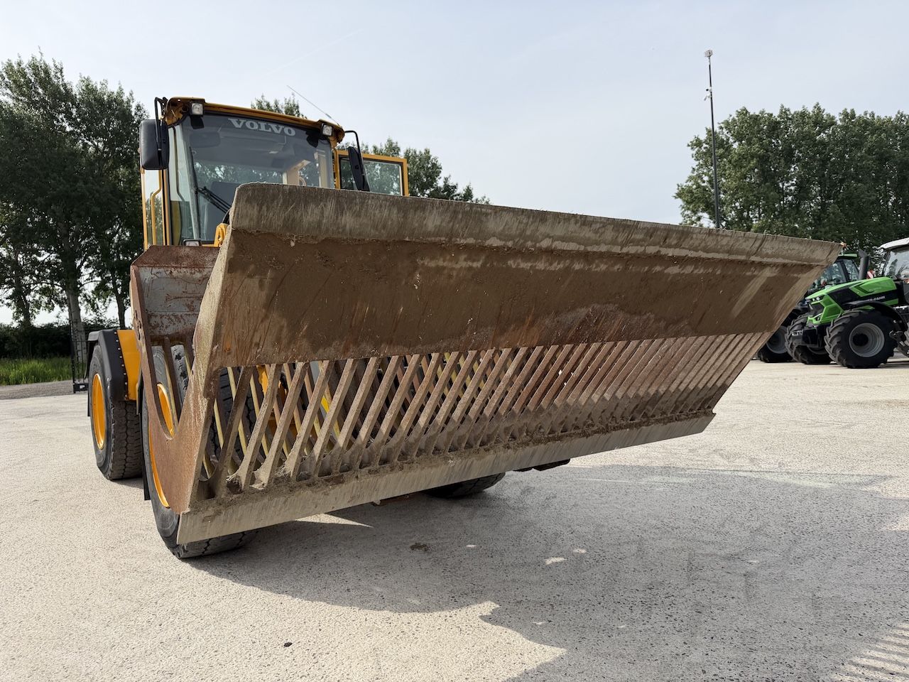 Volvo Puinbak 280cm 2500ltr Volvo aansl