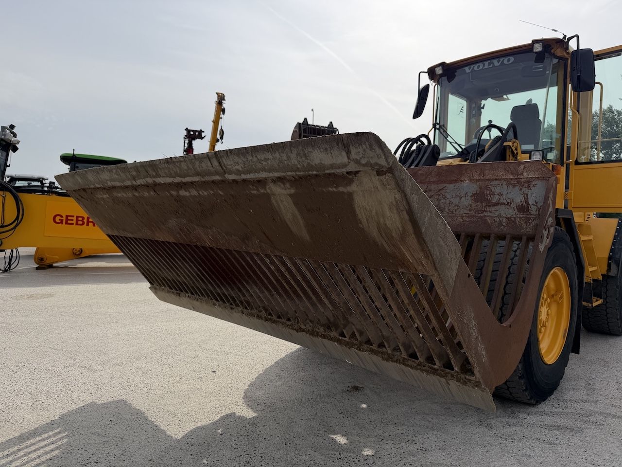 Volvo Puinbak 280cm 2500ltr Volvo aansl