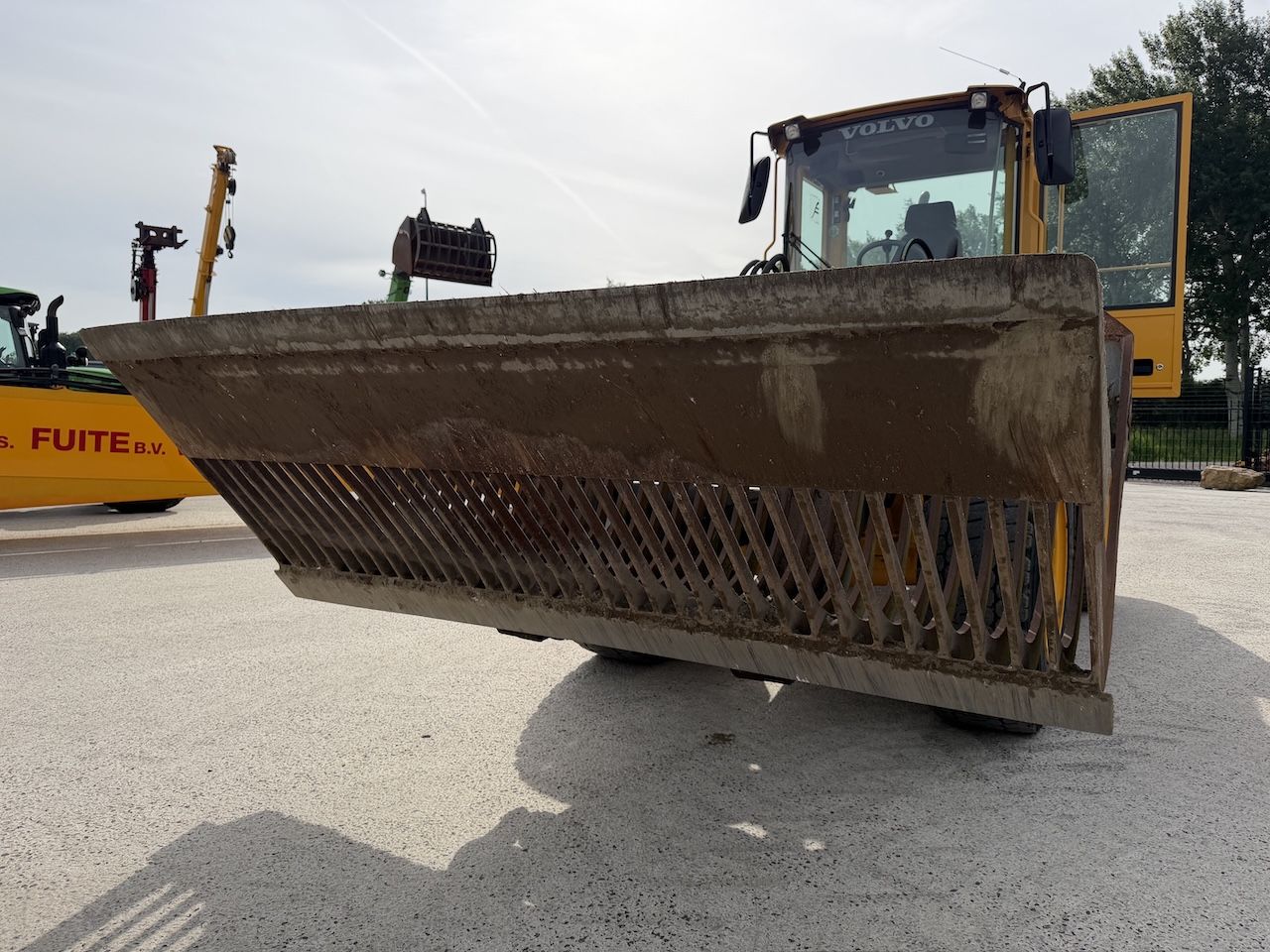 Volvo Puinbak 280cm 2500ltr Volvo aansl