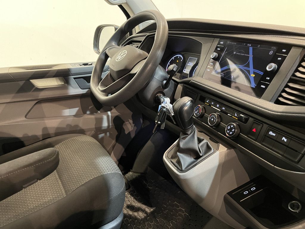 Volkswagen Transporter 2.0 TDI L1H1 150 PK Automaat / Airco / Cruise Control Adap. / CarPlay / PDC / Navigatie / 3-Zits