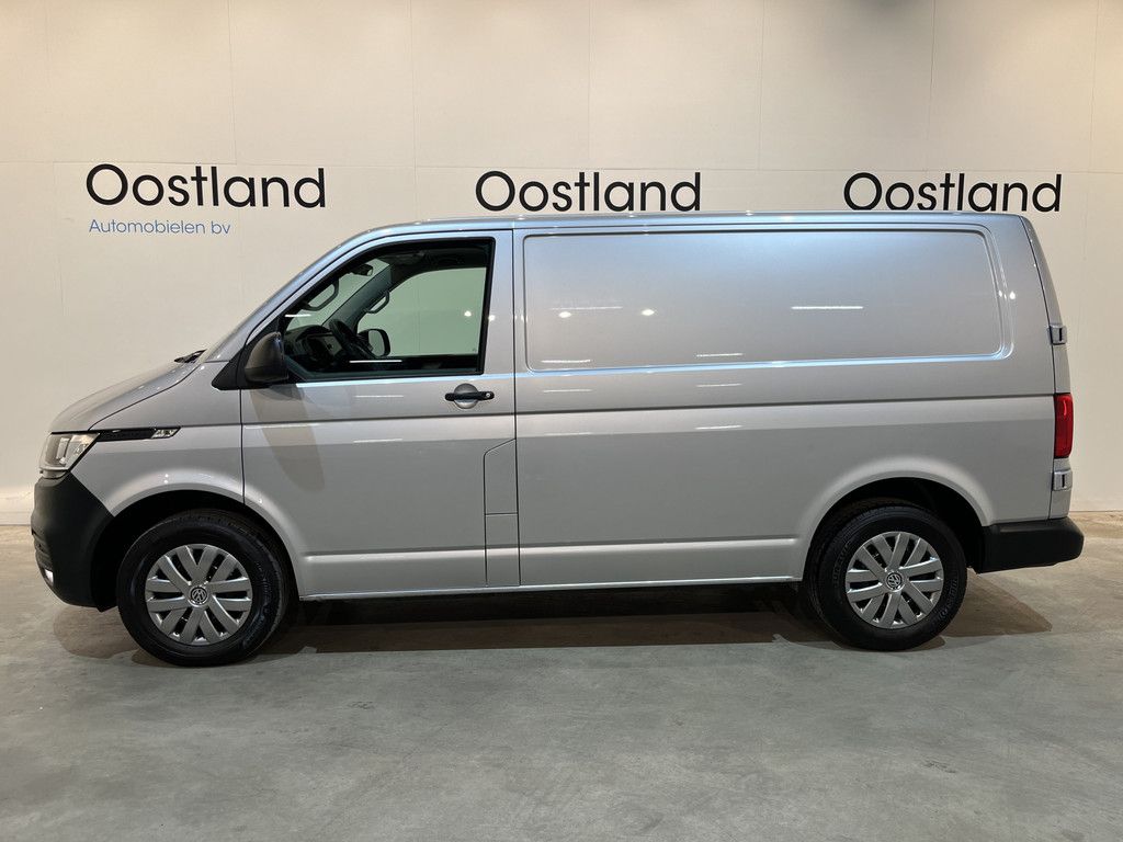 Volkswagen Transporter 2.0 TDI L1H1 150 PK Automaat / Airco / Cruise Control Adap. / CarPlay / PDC / Navigatie / 3-Zits