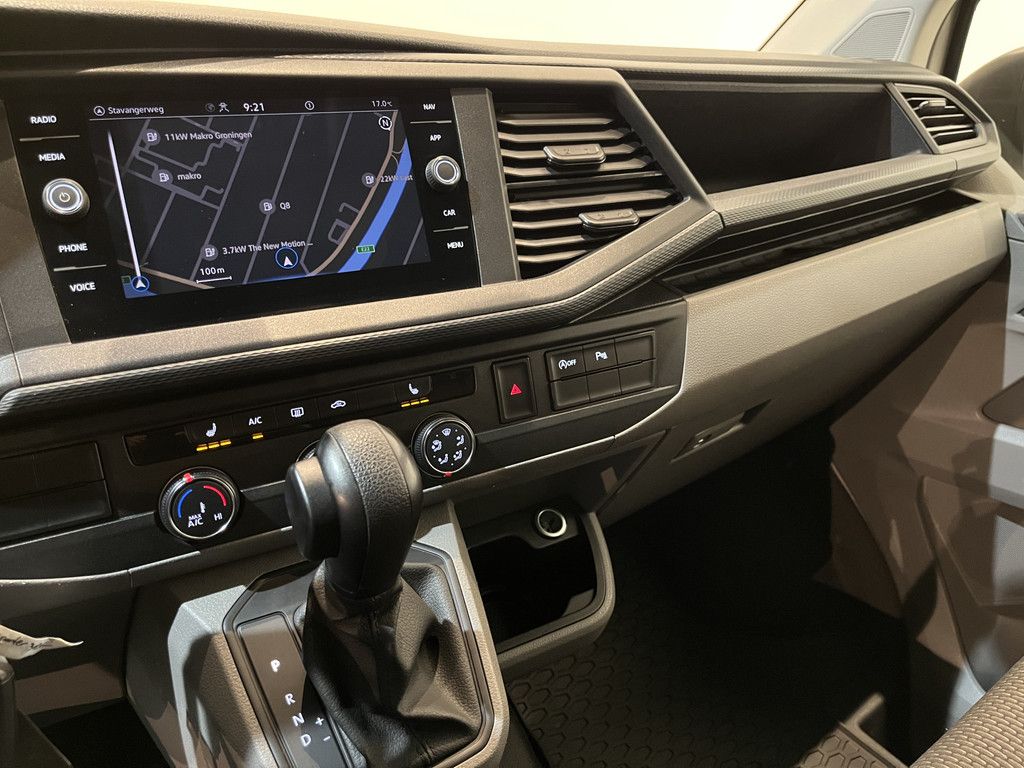 Volkswagen Transporter 2.0 TDI L1H1 150 PK Automaat / Airco / Cruise Control Adap. / CarPlay / PDC / Navigatie / 3-Zits