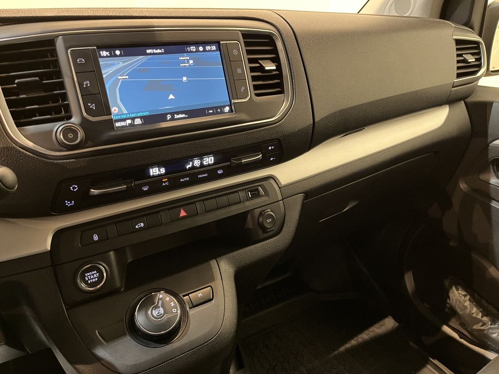 Opel Vivaro 2.0 CDTI L3H1 Innovation 180 PK Automaat / Airco / CarPlay / Camera / Cruise Control / Navigatie / Trekhaak / 34.000 KM !!