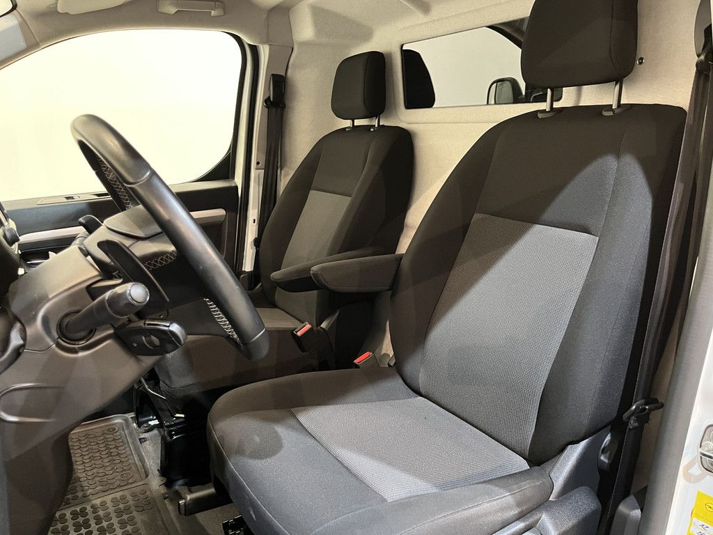 Opel Vivaro 2.0 CDTI L3H1 Innovation 180 PK Automaat / Airco / CarPlay / Camera / Cruise Control / Navigatie / Trekhaak / 34.000 KM !!