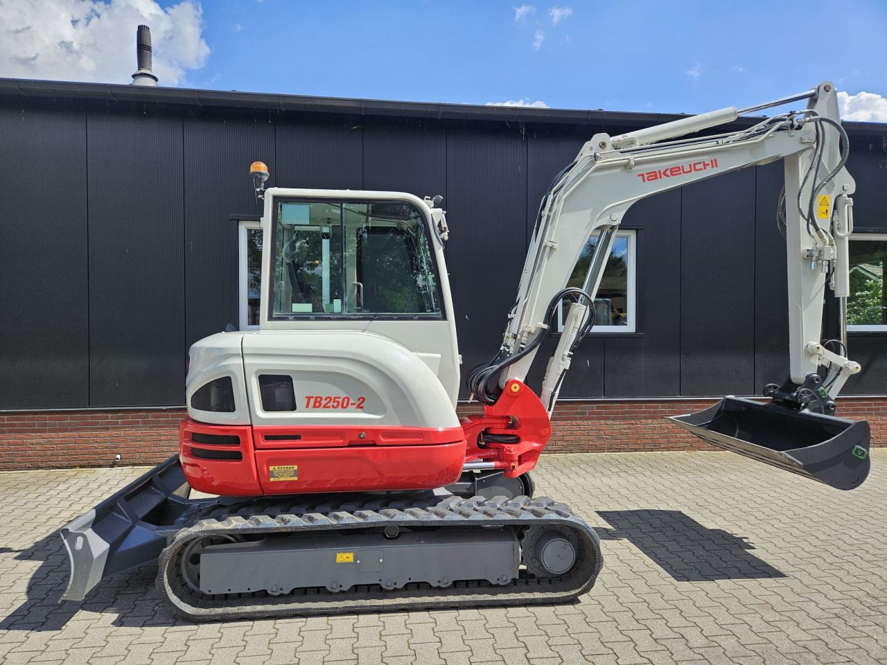 Takeuchi TB250-2 Stage V