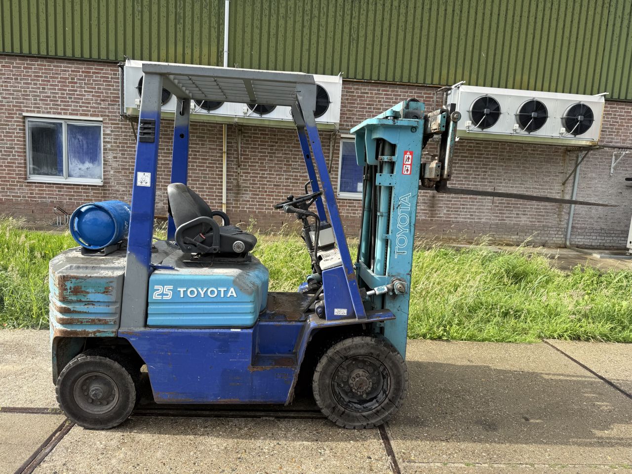 Toyota 2.5 ton lpg 3-delige mast freelift Sideshift