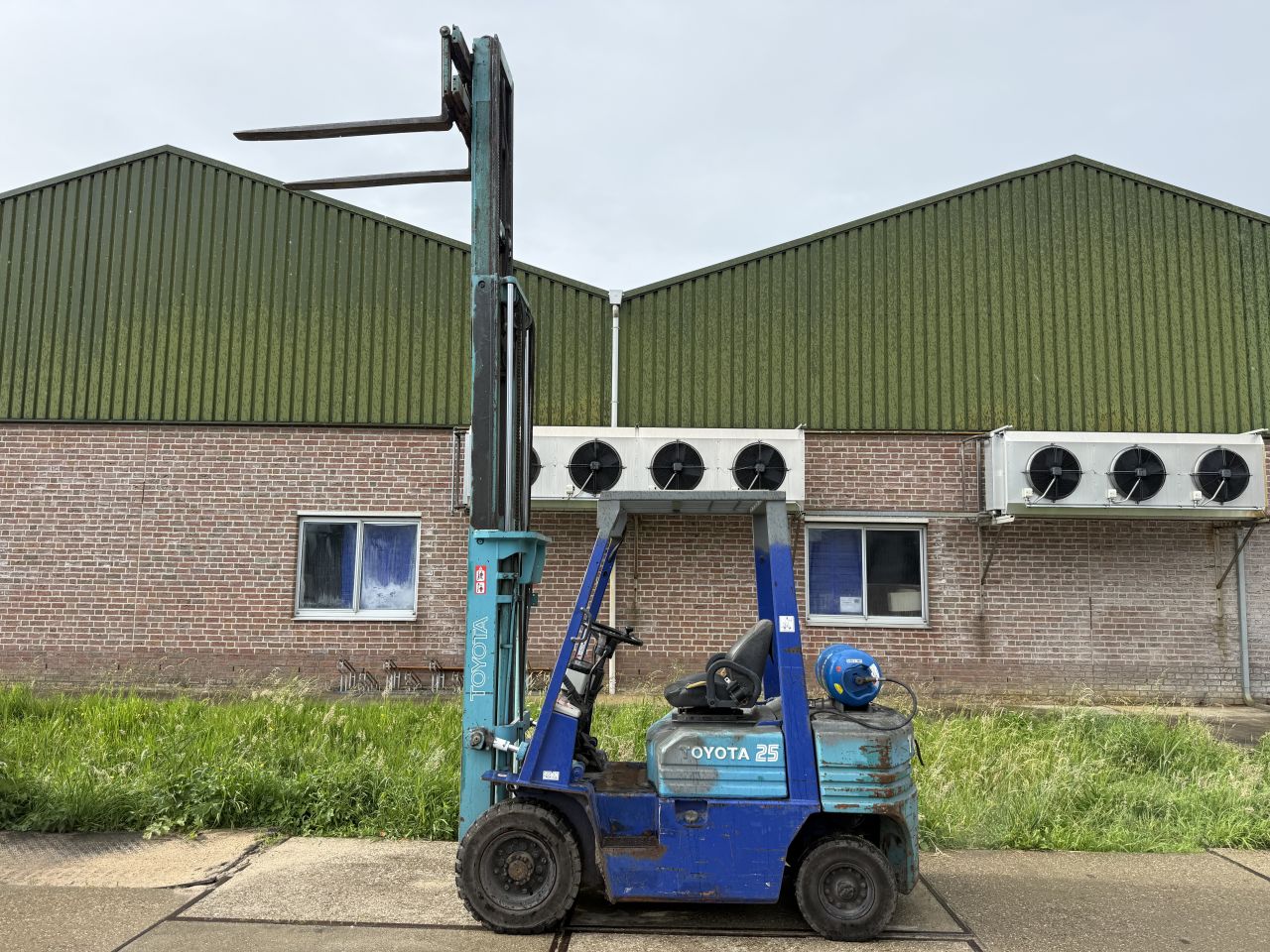 Toyota 2.5 ton lpg 3-delige mast freelift Sideshift