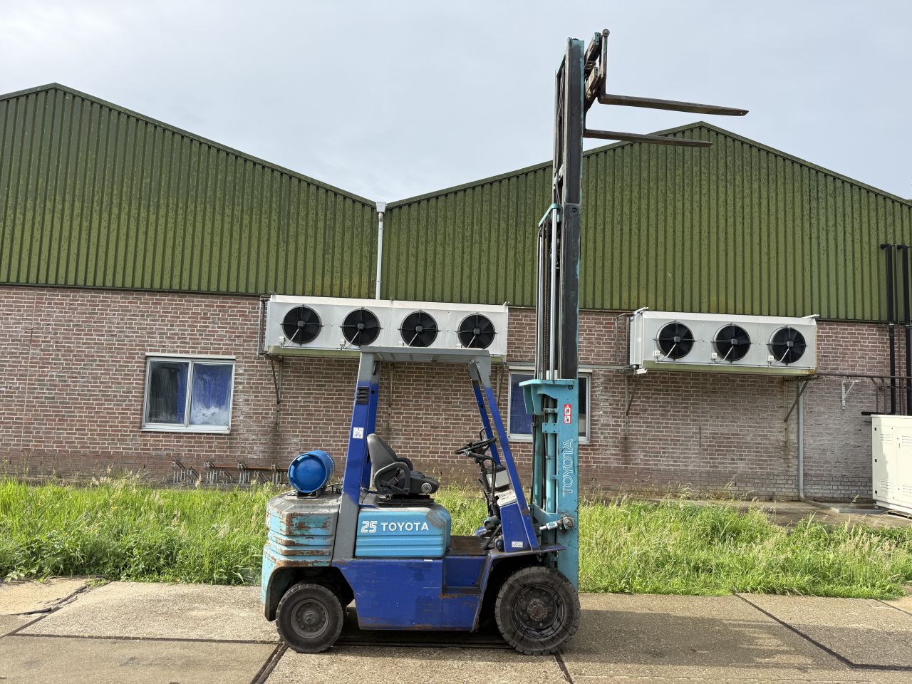 Toyota 2.5 ton lpg 3-delige mast freelift Sideshift