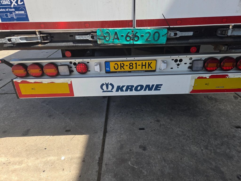 Krone SD 3 as schuifzeil tromelremmen, hardhouten vloer, deuren, Bpw