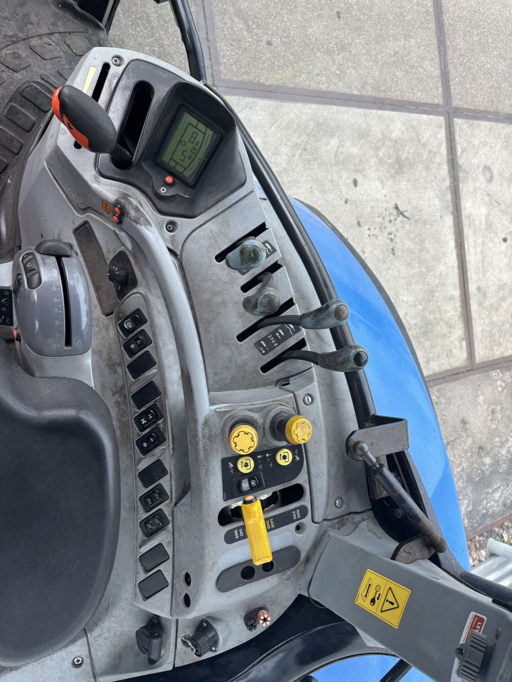 New Holland T6050