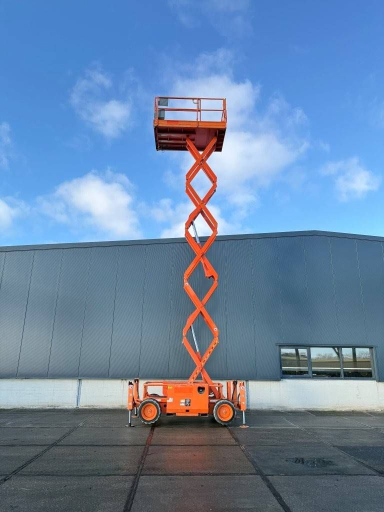 Skyjack SJ6832RT Diesel Scissor Lift 11.7m 454kg 2015