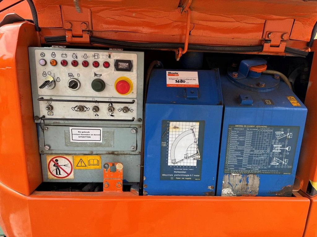 Hitachi HX99B-2 Diesel-Teleskoparbeitsbühne 11,7 m 2007