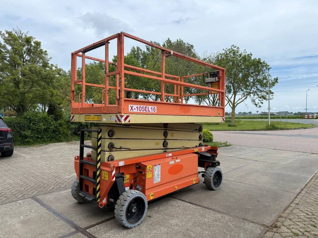 Scissor Lift Holland Lift X-105EL16 Electric 650kg 10.7m 2014