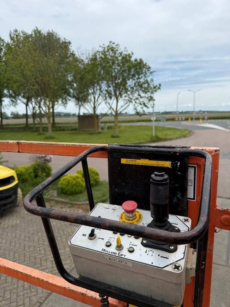 Scissor Lift Holland Lift X-105EL16 Electric 650kg 10.7m 2014