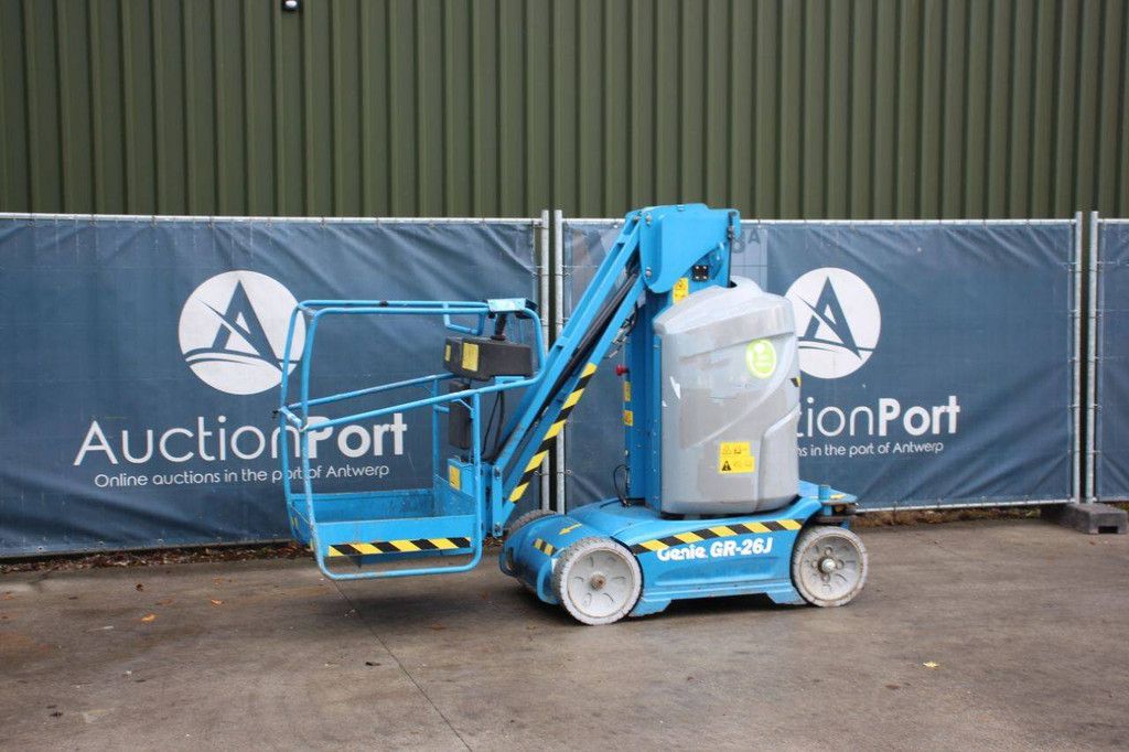 Genie GR-26J Electric Mast Lift 9.9m 2016
