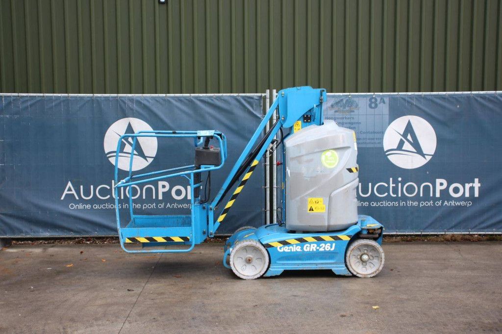 Genie GR-26J Electric Mast Lift 9.9m 2016