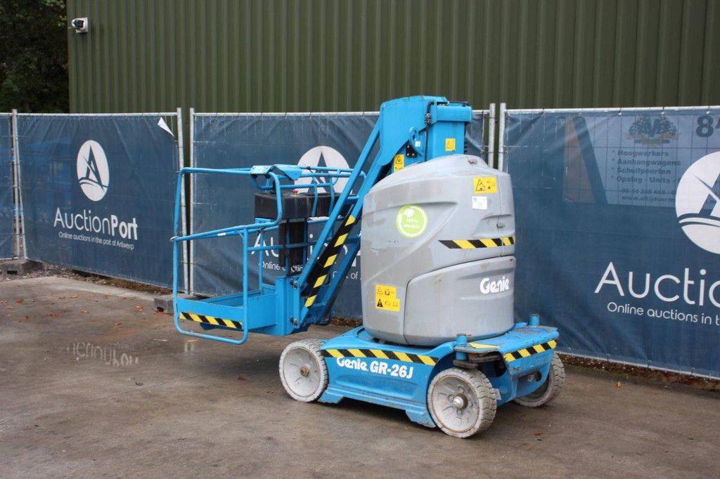 Genie GR-26J Electric Mast Lift 9.9m 2016