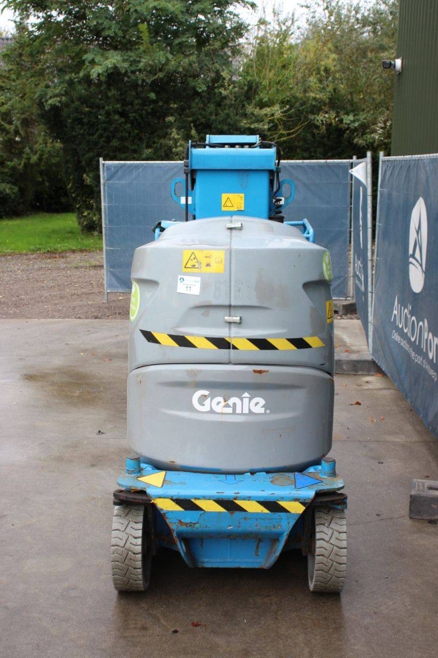 Genie GR-26J Electric Mast Lift 9.9m 2016