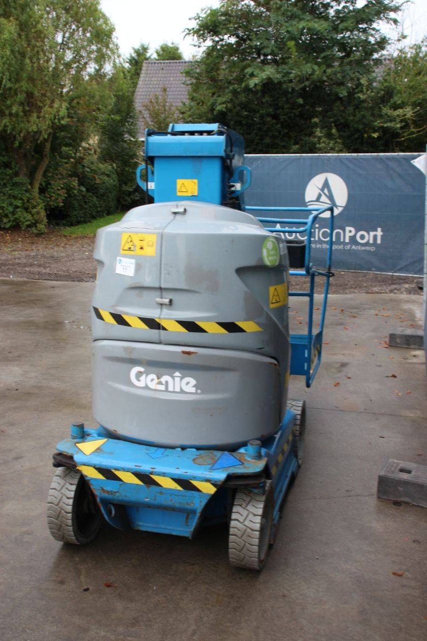 Genie GR-26J Electric Mast Lift 9.9m 2016